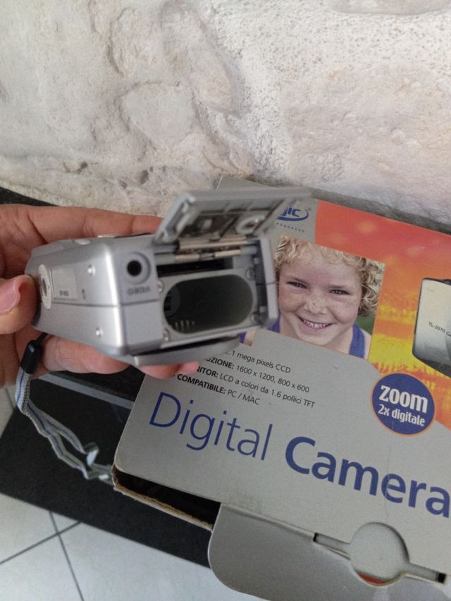 T-Logic Macchina Fotografica Digitale