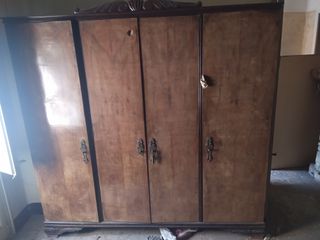 Armario antiguo de madera