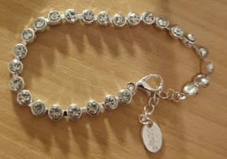 Collar y pulsera dorados y rosa.. cada uno a euros