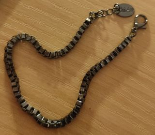 Collar y pulsera dorados y rosa.. cada uno a euros