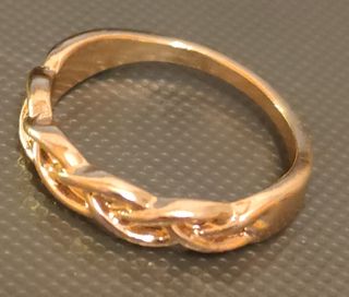 Collar y pulsera dorados y rosa.. cada uno a euros