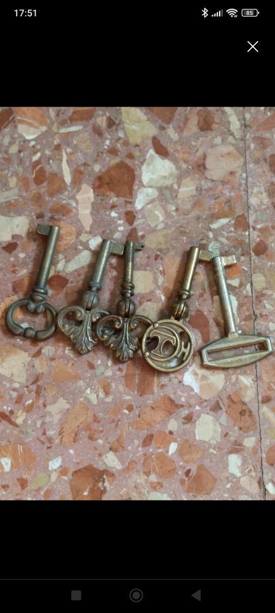 Llaves bronce antiguas - 5 uds