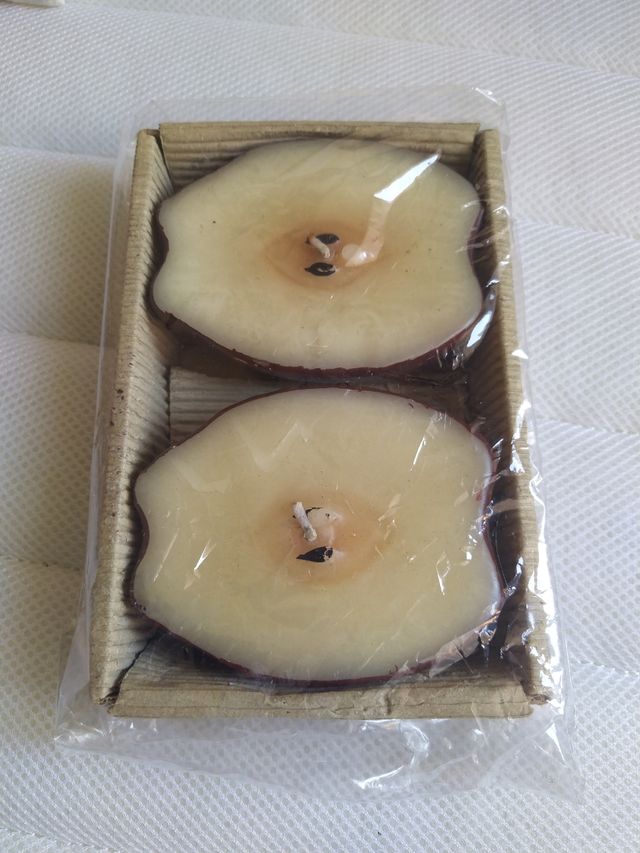 2 Velas manzana - Beige y rojas