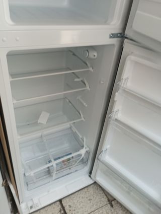 Nevera Midea 143x55 - 205€