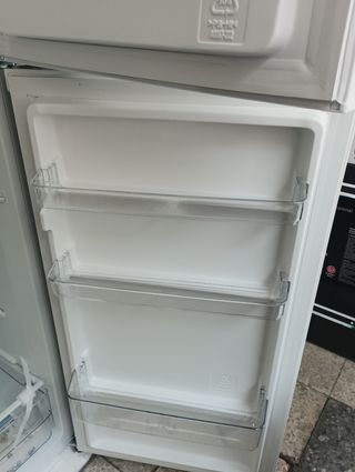 Nevera Midea 143x55 - 205€