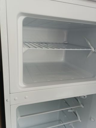 Nevera Midea 143x55 - 205€