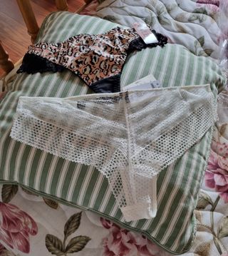 2 tangas - multicolor y blanca
