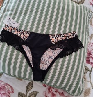 2 tangas - multicolor y blanca