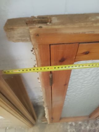 Puerta y ventana madera 50€ cada una