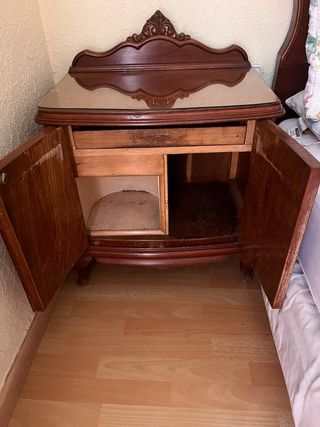 Mesita noche madera antigua