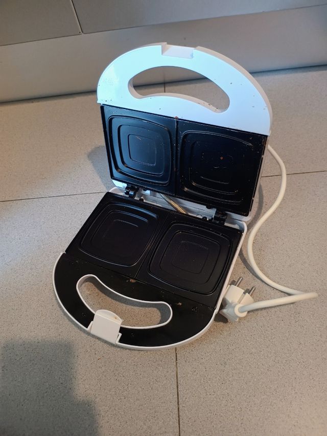 Sandwichera Taurus Miami 750W