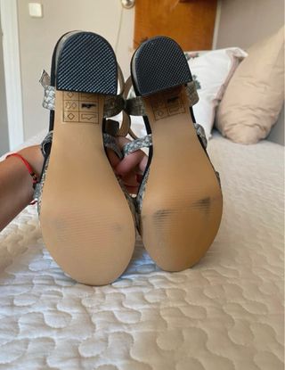 Sandalias tacón Azarey en negra y serpiente
