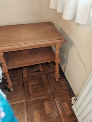 Mesita auxiliar de madera