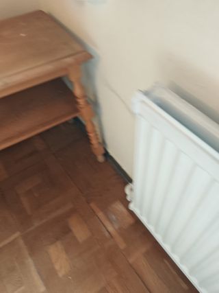 Mesita auxiliar de madera