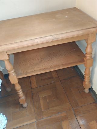 Mesita auxiliar de madera