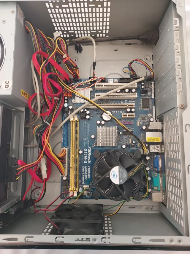 CPU Vintage Negra - Época XP