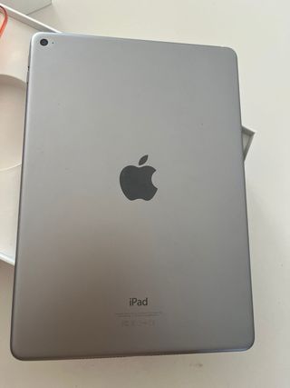 iPad Air 2 (Apple) gris.