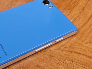 Smartphone Android modello 772 colore azzurro.