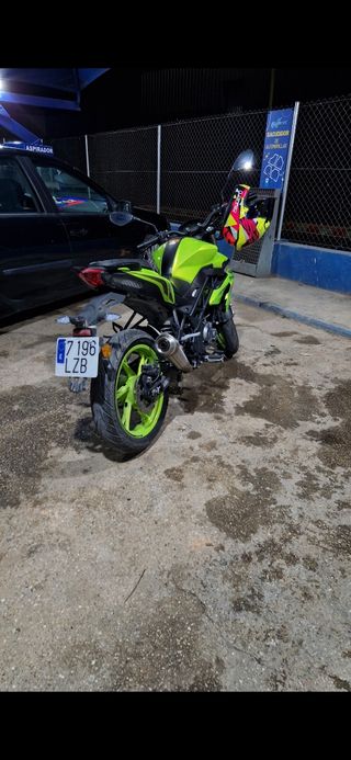 Benelli bn 125 verde.