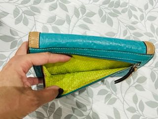 Cartera grande de piel azul turquesa.Solo envio