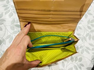 Cartera grande de piel azul turquesa.Solo envio