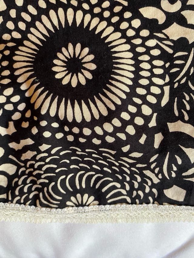 Falda de la marca Rare en negro y beige de algodon