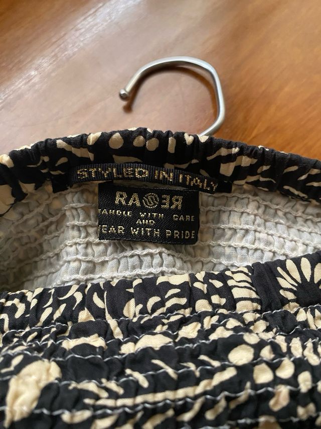 Falda de la marca Rare en negro y beige de algodon