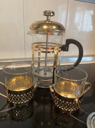 Cafetera francesa dorada + 6 tazas+ preciosa bande
