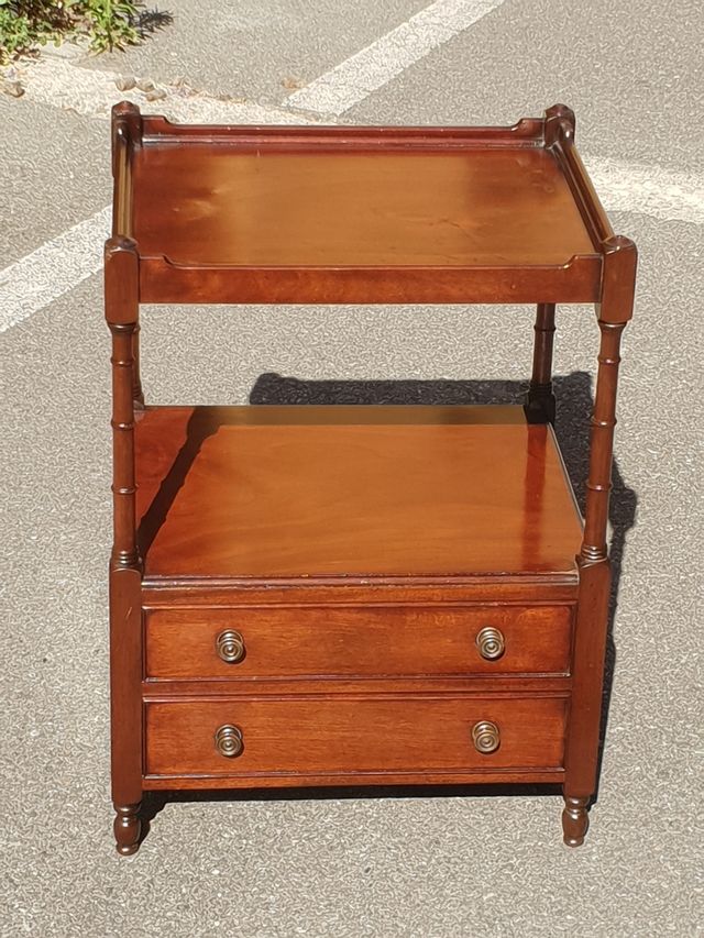 Comodino antico in mogano