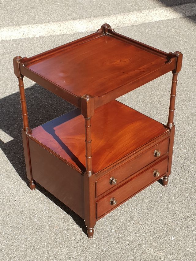 Comodino antico in mogano