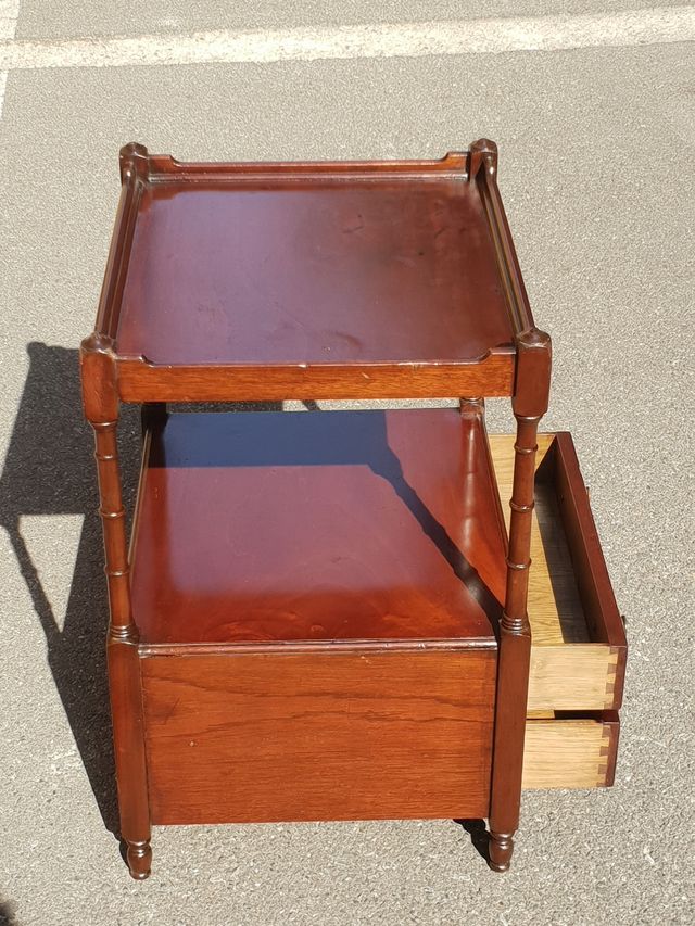 Comodino antico in mogano