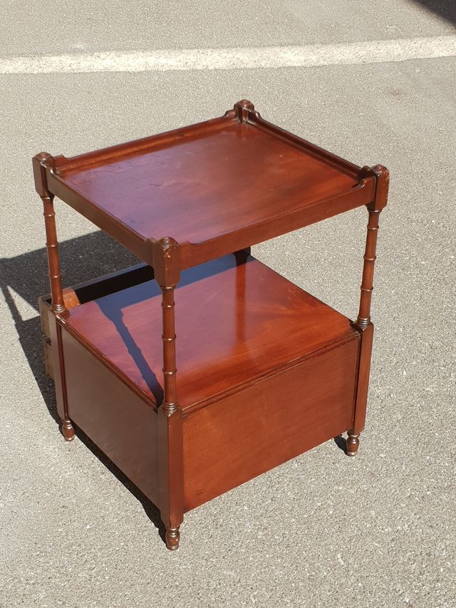 Comodino antico in mogano