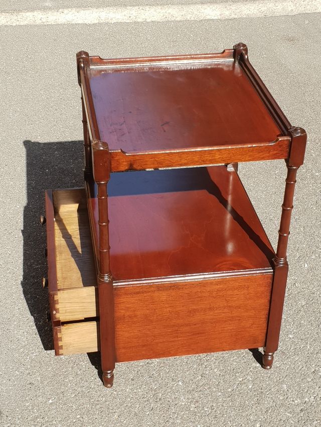 Comodino antico in mogano