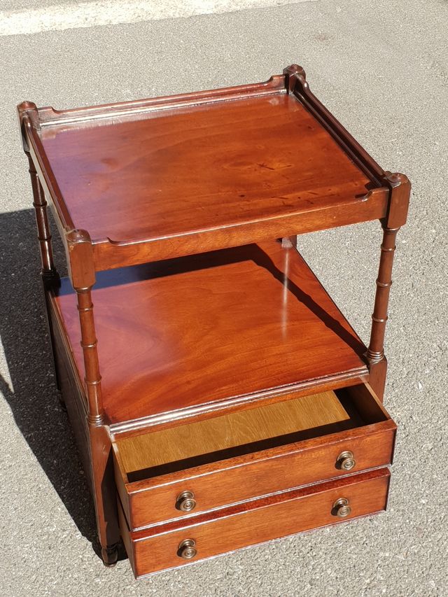 Comodino antico in mogano