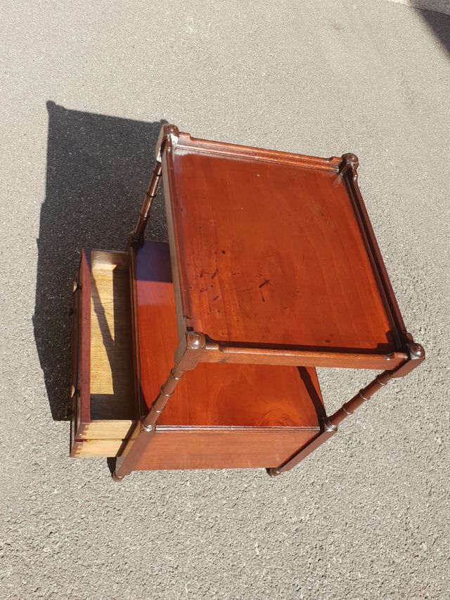 Comodino antico in mogano