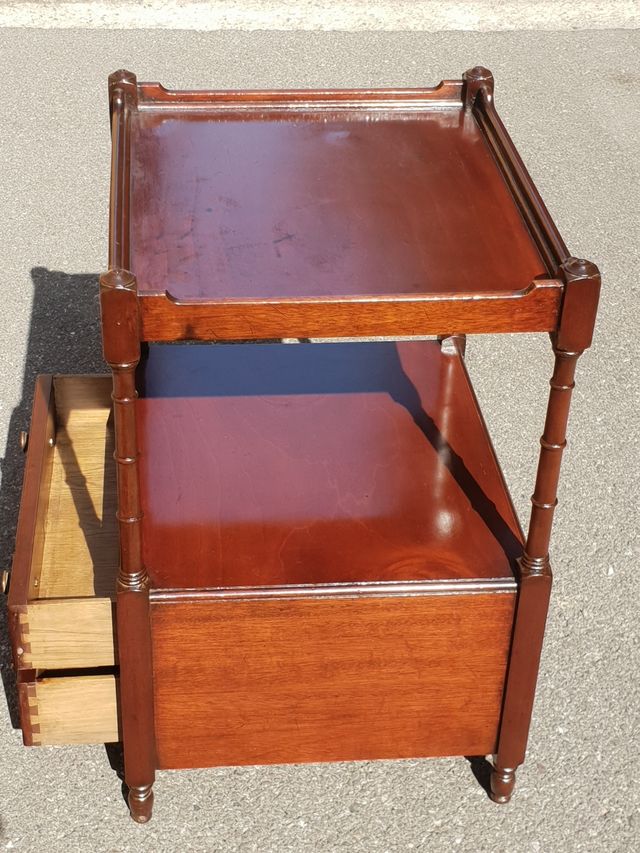 Comodino antico in mogano