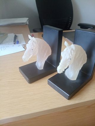 Sujeta libros - Caballos alabastro