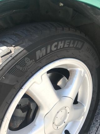 Nissan Almera 2001