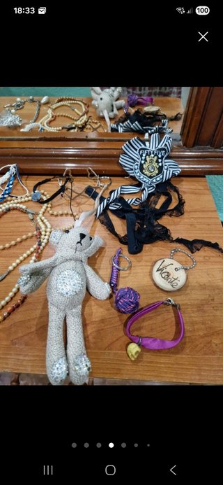 Lote bisutería: broches & collares