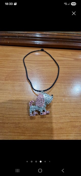 Lote bisutería: broches & collares