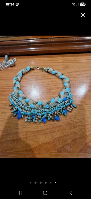 Lote bisutería: broches & collares