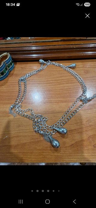 Lote bisutería: broches & collares