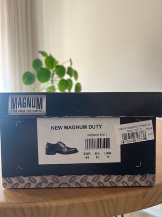 Zapatos Magnum negros