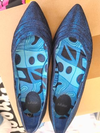 Bailarina azul eléctrico 