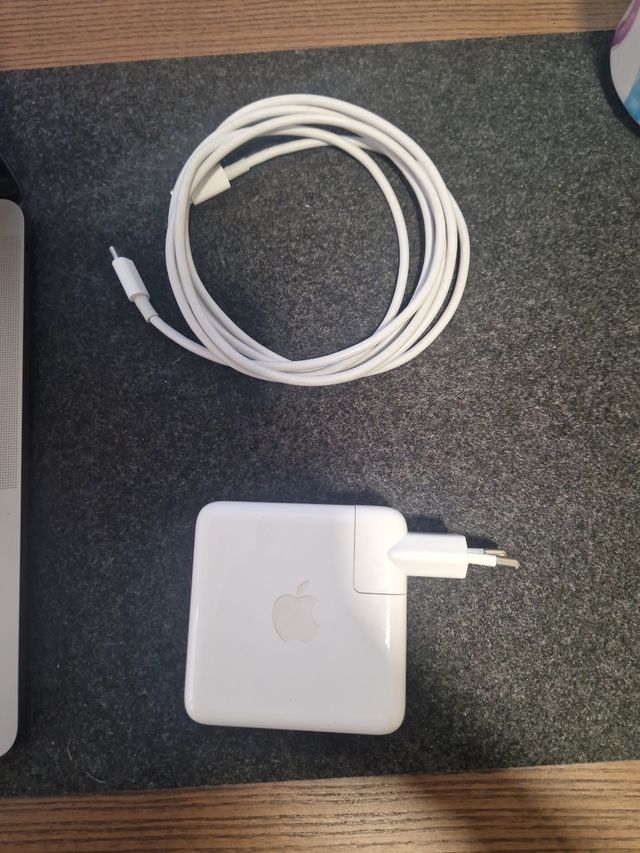 MacBook Pro 13" Touch Bar 2020