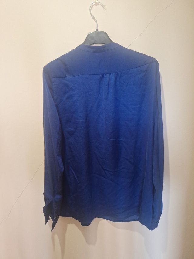 Blusa azul manga larga