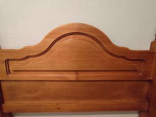Conjunto 2 cabeceros de madera+ mesilla de noche. 