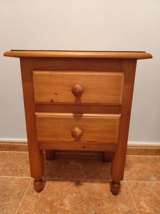 Conjunto 2 cabeceros de madera+ mesilla de noche. 