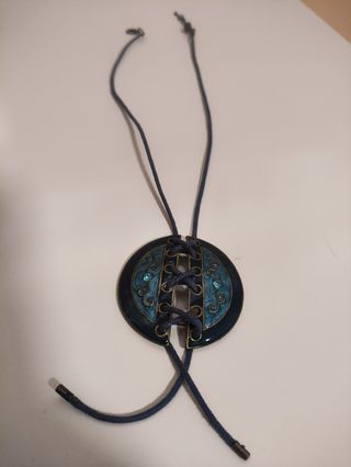 Collar azul estilo corsé