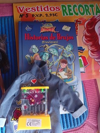 Muñecas y juguetes infantiles. Barbie, Nancy...